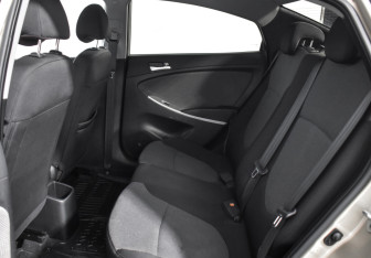 Подержанный автомобиль Hyundai Solaris Sedan 2013 года (10 фото)