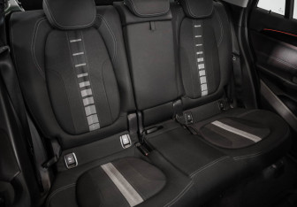 Подержанный автомобиль BMW X1 2017 года (29 фото)