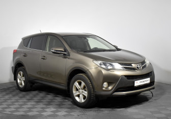 Подержанный автомобиль Toyota RAV4 2013 года (3 фото)