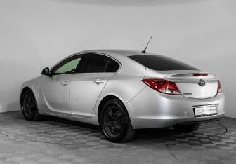 Подержанный автомобиль Opel Insignia Liftback 2011 года (7 фото)