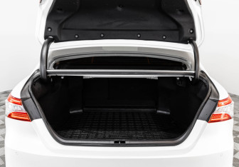 Подержанный автомобиль Toyota Camry Sedan 2019 года (33 фото)