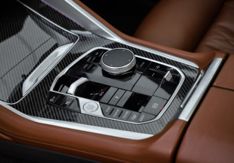 Подержанный автомобиль BMW X6 2023 года (22 фото)