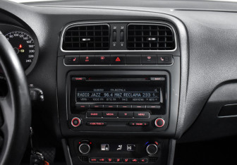 Подержанный автомобиль Volkswagen Polo Sedan 2012 года (16 фото)