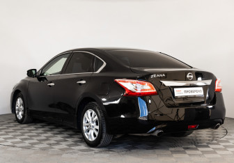 Подержанный автомобиль Nissan Teana 2014 года (6 фото)