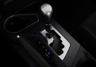 Подержанный автомобиль Toyota RAV4 2015 года (16 фото)