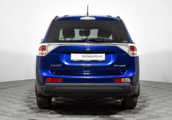 Подержанный автомобиль Mitsubishi Outlander 2013 года (6 фото)
