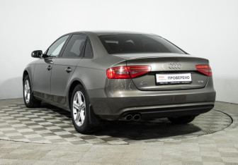 Подержанный автомобиль Audi A4 Sedan 2015 года (7 фото)