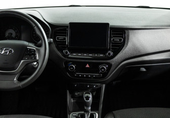 Подержанный автомобиль Hyundai Solaris Sedan 2021 года (14 фото)