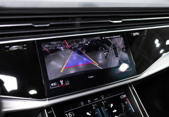 Подержанный автомобиль Audi Q8 2020 года (29 фото)