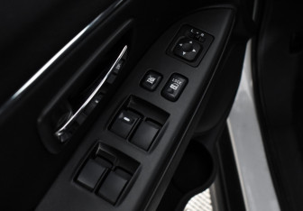 Подержанный автомобиль Mitsubishi ASX 2013 года (10 фото)