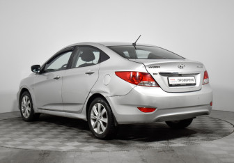 Подержанный автомобиль Hyundai Solaris Sedan 2012 года (7 фото)