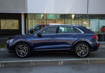 Подержанный автомобиль Audi Q8 2019 года (8 фото)