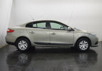 Подержанный автомобиль Renault Fluence 2013 года (4 фото)