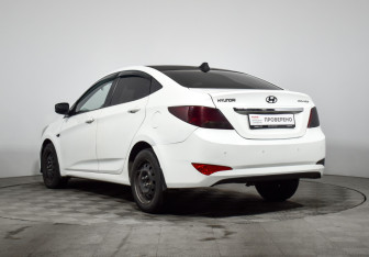 Подержанный автомобиль Hyundai Solaris Sedan 2015 года (7 фото)