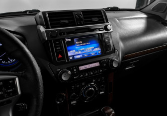 Подержанный автомобиль Toyota Land Cruiser Prado 2015 года (18 фото)