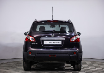Подержанный автомобиль Nissan Qashqai 2010 года (6 фото)