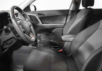 Подержанный автомобиль Hyundai Creta 2016 года (10 фото)