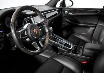Подержанный автомобиль Porsche Macan 2015 года (9 фото)