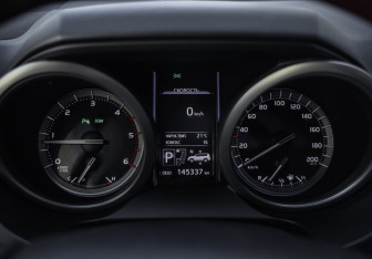 Подержанный автомобиль Toyota Land Cruiser Prado 2017 года (16 фото)