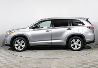 Подержанный автомобиль Toyota Highlander 2014 года (8 фото)