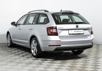 Подержанный автомобиль Skoda Octavia Wagon 2017 года (7 фото)