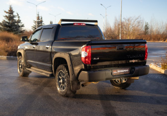Подержанный автомобиль Toyota Tundra 2013 года (9 фото)