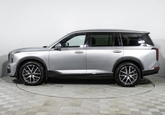 Подержанный автомобиль GAC GS8 2023 года (8 фото)