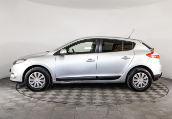 Подержанный автомобиль Renault Megane Hatchback 2011 года (8 фото)