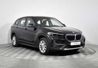 Подержанный автомобиль BMW X1 2021 года (3 фото)
