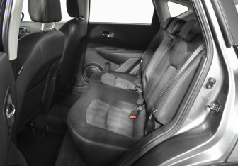 Подержанный автомобиль Nissan Qashqai 2012 года (11 фото)