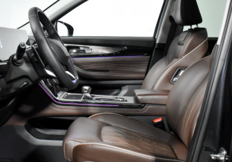 Подержанный автомобиль Exeed VX 2023 года (11 фото)