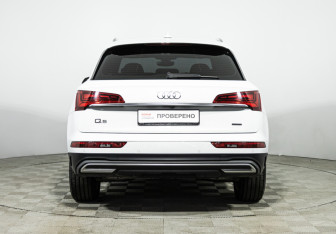 Подержанный автомобиль Audi Q5 2021 года (6 фото)