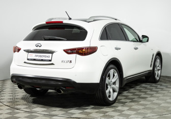 Подержанный автомобиль Infiniti FX 2010 года (5 фото)