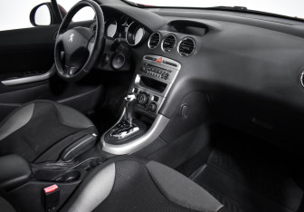 Подержанный автомобиль Peugeot 308 Hatchback 2011 года (13 фото)