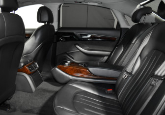 Подержанный автомобиль Audi A8 2012 года (13 фото)