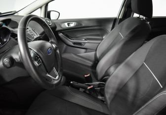 Подержанный автомобиль Ford Fiesta Hatchback 2017 года (10 фото)