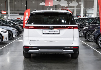 Подержанный автомобиль Kia Carnival 2020 года (9 фото)