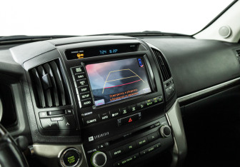 Подержанный автомобиль Toyota Land Cruiser Suv 2011 года (19 фото)