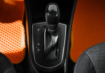 Подержанный автомобиль Hyundai Solaris Hatchback 2016 года (10 фото)