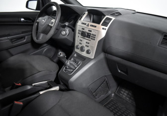 Подержанный автомобиль Opel Zafira Compactvan 2008 года (14 фото)