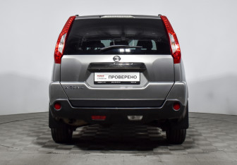 Подержанный автомобиль Nissan X-Trail 2012 года (6 фото)