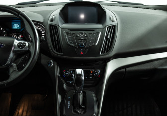 Подержанный автомобиль Ford Kuga 2014 года (14 фото)