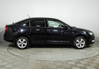 Подержанный автомобиль Skoda Rapid Liftback 2014 года (4 фото)