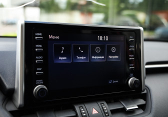 Подержанный автомобиль Toyota RAV4 2021 года (16 фото)
