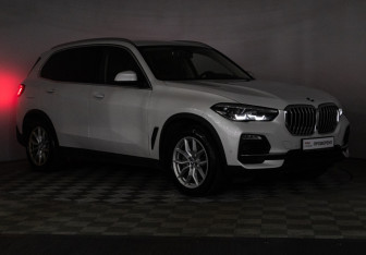 Подержанный автомобиль BMW X5 2019 года (26 фото)