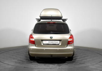 Подержанный автомобиль Skoda Fabia Wagon 2012 года (6 фото)