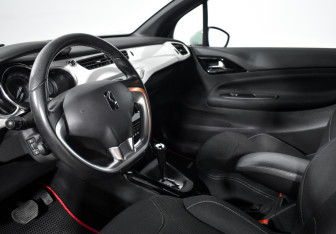 Подержанный автомобиль Citroen DS3 Hatchback 2013 года (9 фото)