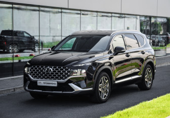 Подержанный автомобиль Hyundai Santa Fe 2022 года (3 фото)