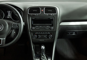 Подержанный автомобиль Volkswagen Golf Hatchback 2012 года (14 фото)