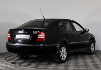 Подержанный автомобиль Skoda Octavia Liftback 2003 года (5 фото)
